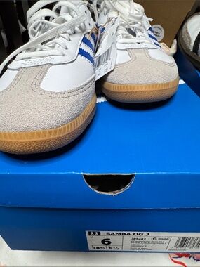 adidas big Kids Samba Og J Sneakers in White and Blue with Gum Sole